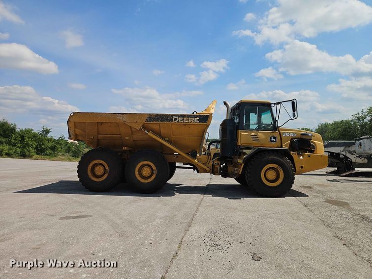 image for item FN5693 2015 John Deere 300D Series II articulated haul truck