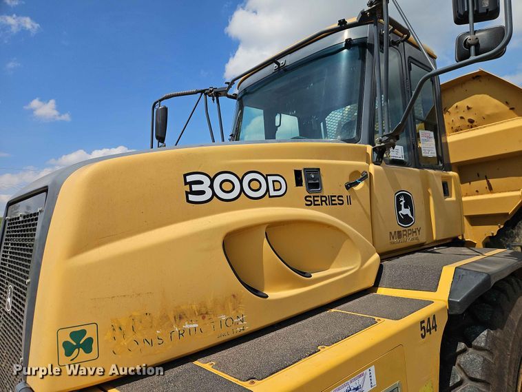 image for item FN5693 2015 John Deere 300D Series II articulated haul truck