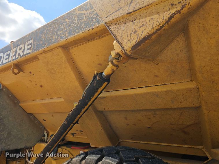 image for item FN5693 2015 John Deere 300D Series II articulated haul truck