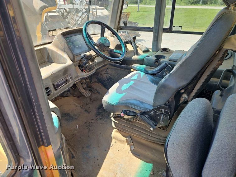 image for item FN5693 2015 John Deere 300D Series II articulated haul truck