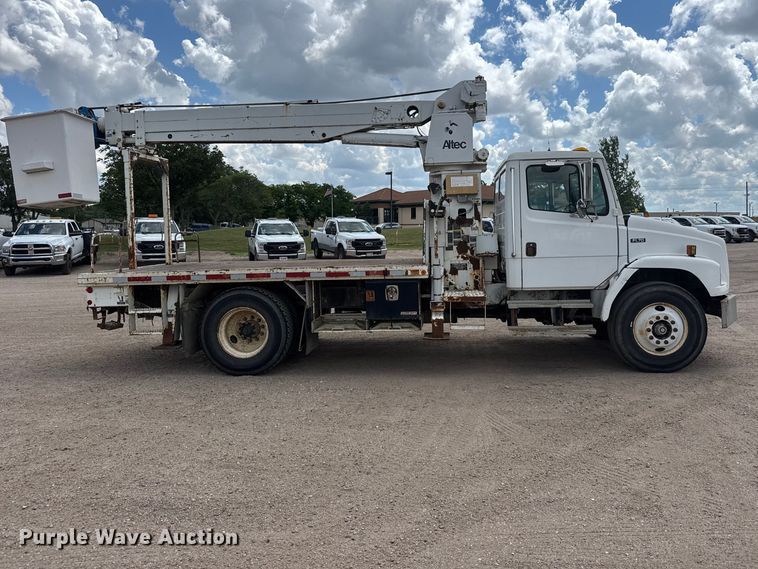 image for item NA9367 2001 Freightliner FL70 bucket truck