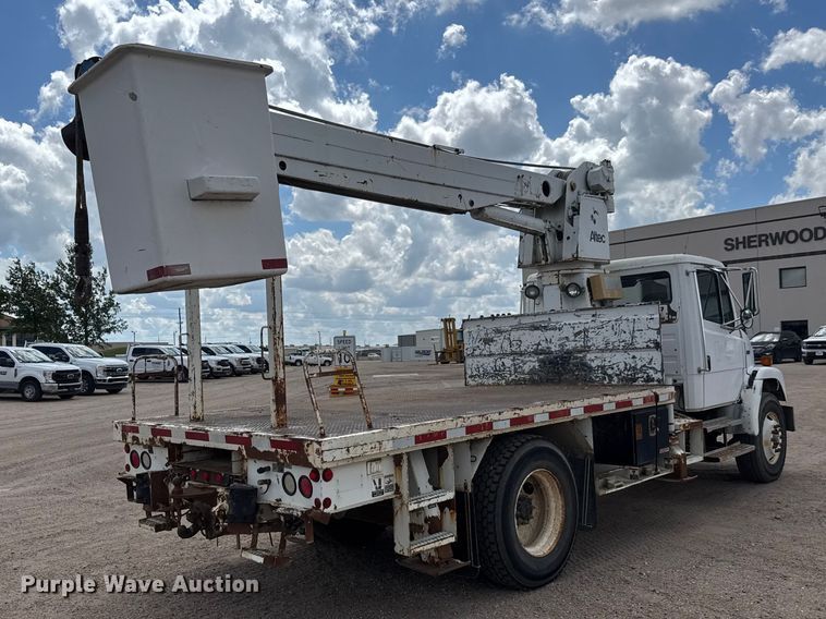 image for item NA9367 2001 Freightliner FL70 bucket truck