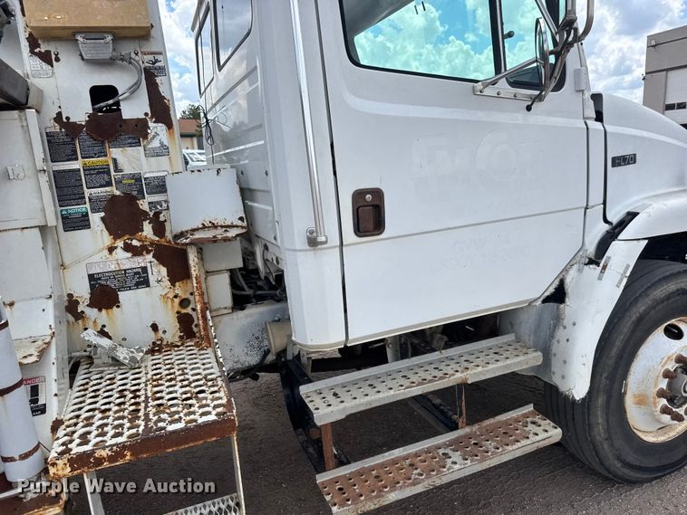 image for item NA9367 2001 Freightliner FL70 bucket truck