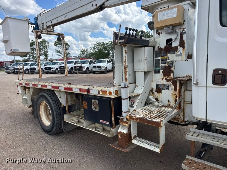 image for item NA9367 2001 Freightliner FL70 bucket truck