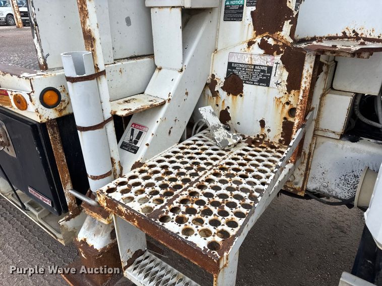 image for item NA9367 2001 Freightliner FL70 bucket truck