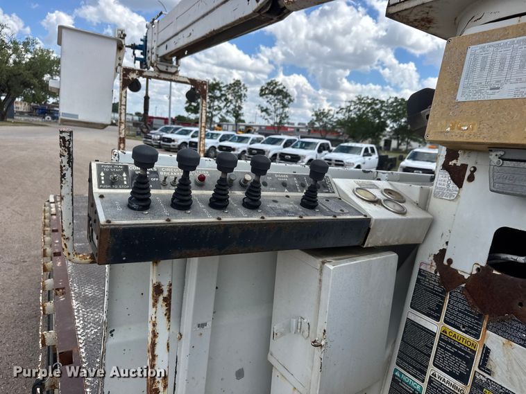 image for item NA9367 2001 Freightliner FL70 bucket truck