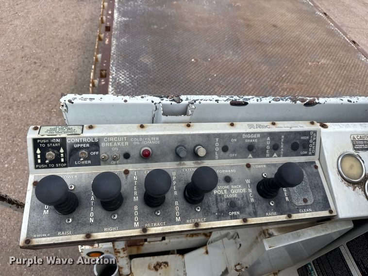 image for item NA9367 2001 Freightliner FL70 bucket truck