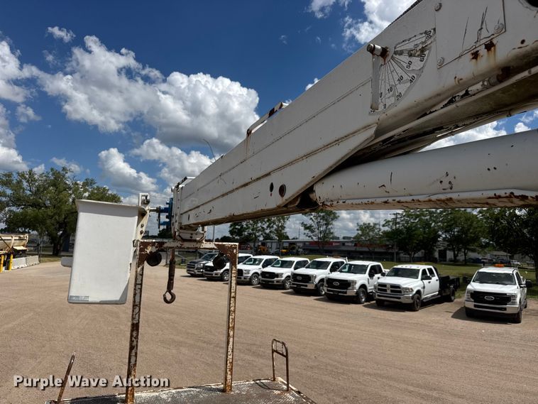 image for item NA9367 2001 Freightliner FL70 bucket truck