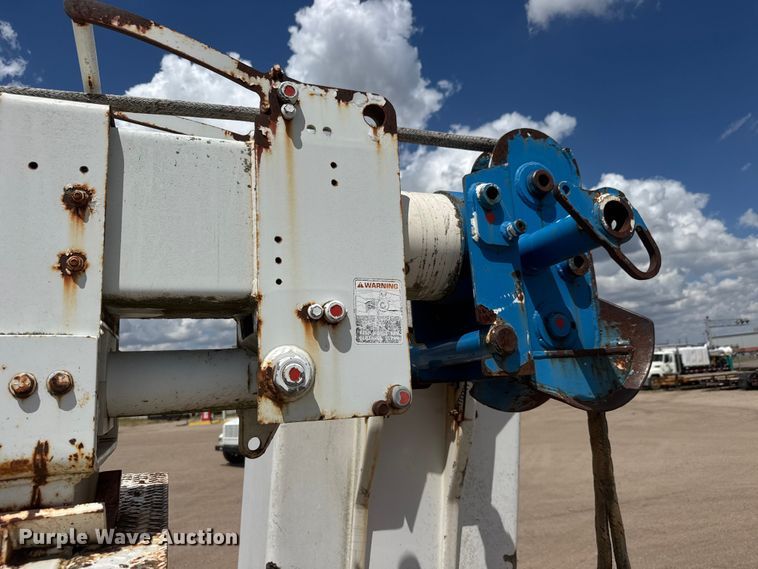 image for item NA9367 2001 Freightliner FL70 bucket truck