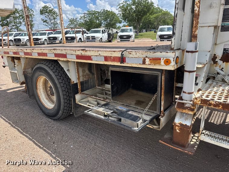 image for item NA9367 2001 Freightliner FL70 bucket truck