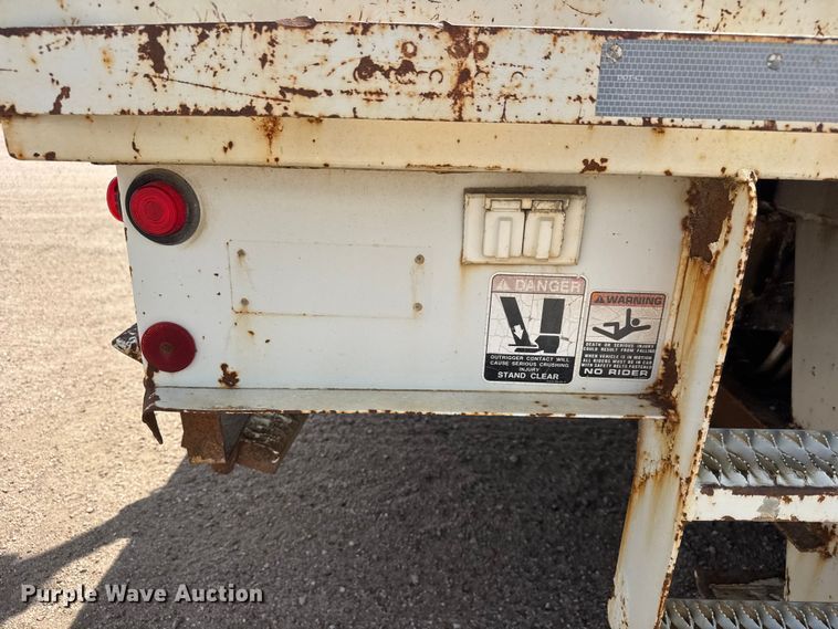 image for item NA9367 2001 Freightliner FL70 bucket truck
