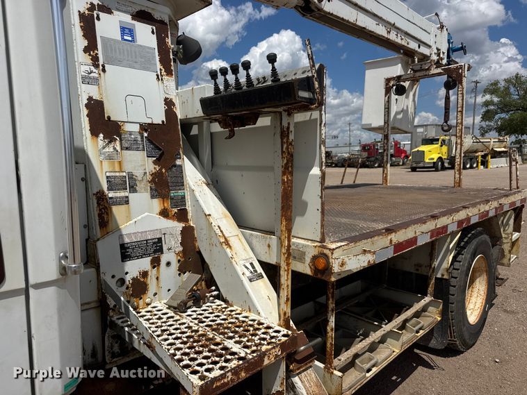 image for item NA9367 2001 Freightliner FL70 bucket truck