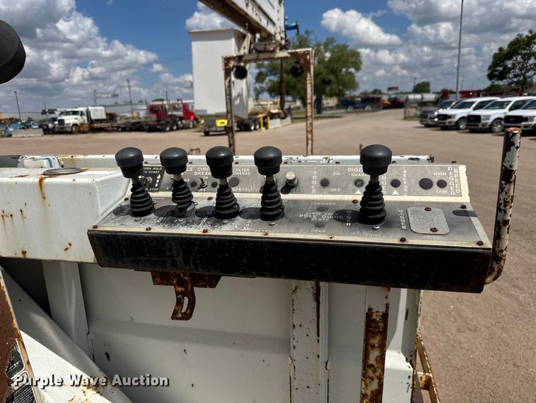 image for item NA9367 2001 Freightliner FL70 bucket truck