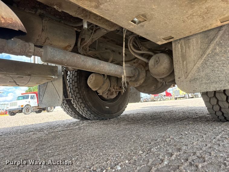 image for item NA9367 2001 Freightliner FL70 bucket truck