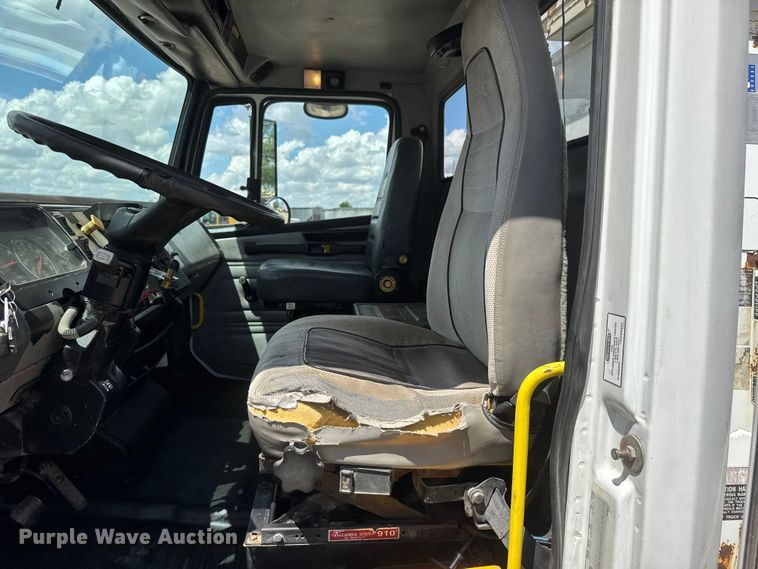 image for item NA9367 2001 Freightliner FL70 bucket truck