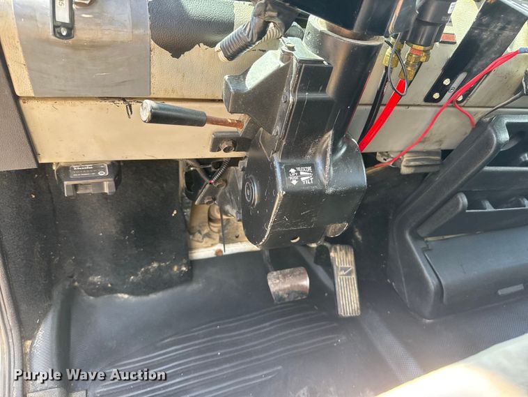 image for item NA9367 2001 Freightliner FL70 bucket truck