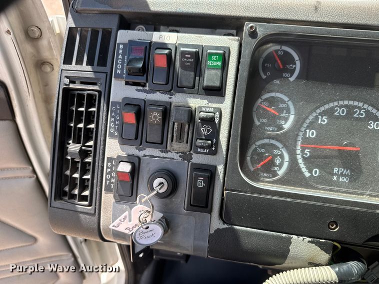 image for item NA9367 2001 Freightliner FL70 bucket truck