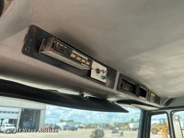 image for item NA9367 2001 Freightliner FL70 bucket truck