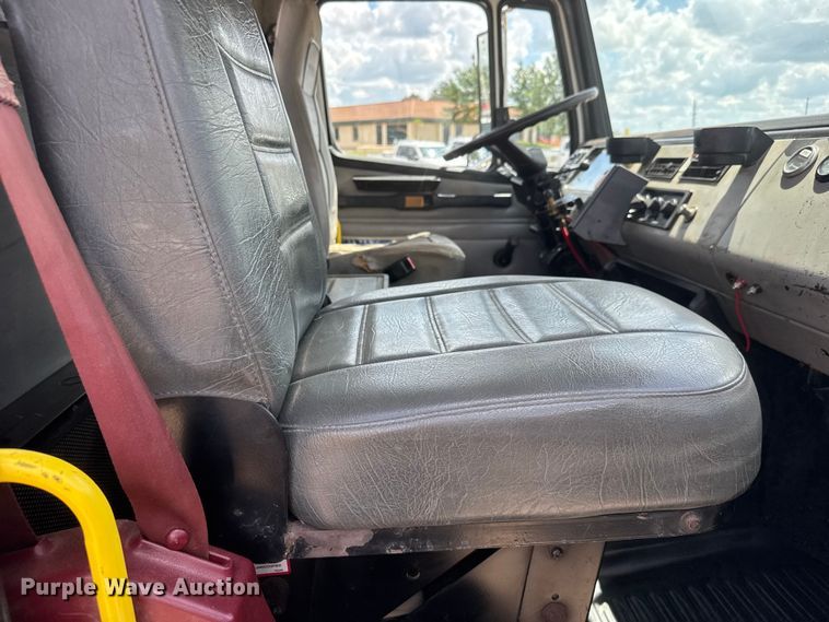 image for item NA9367 2001 Freightliner FL70 bucket truck