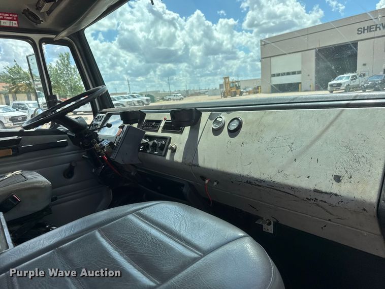 image for item NA9367 2001 Freightliner FL70 bucket truck