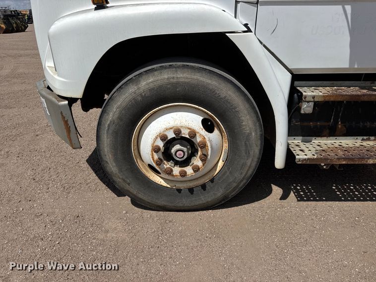image for item NA9367 2001 Freightliner FL70 bucket truck