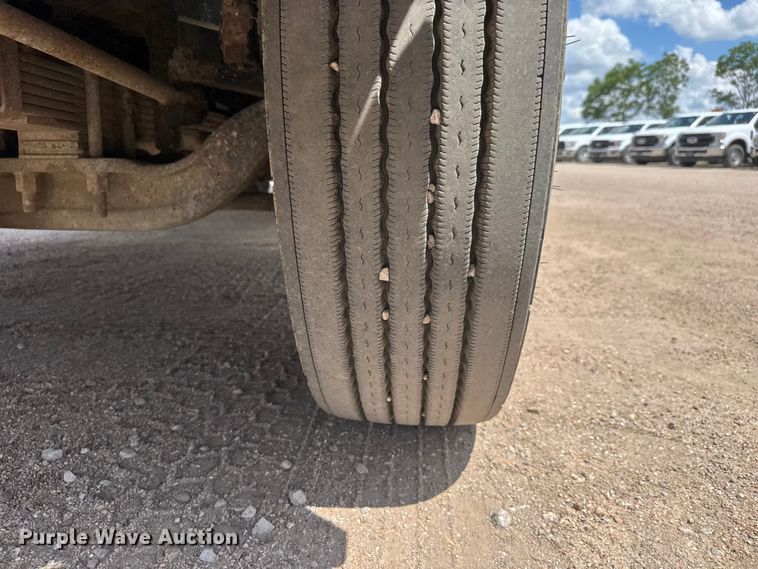 image for item NA9367 2001 Freightliner FL70 bucket truck
