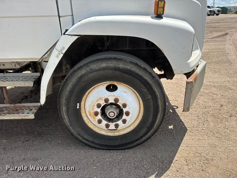 image for item NA9367 2001 Freightliner FL70 bucket truck