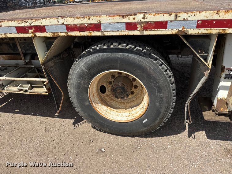 image for item NA9367 2001 Freightliner FL70 bucket truck