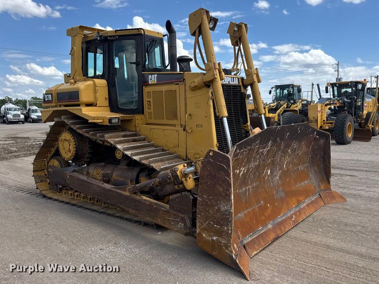 image for item NA9375 2000 Caterpillar D7R dozer