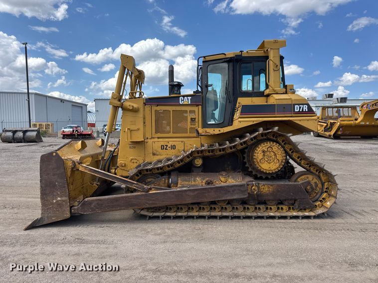 image for item NA9375 2000 Caterpillar D7R dozer