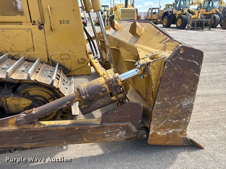 image for item NA9375 2000 Caterpillar D7R dozer