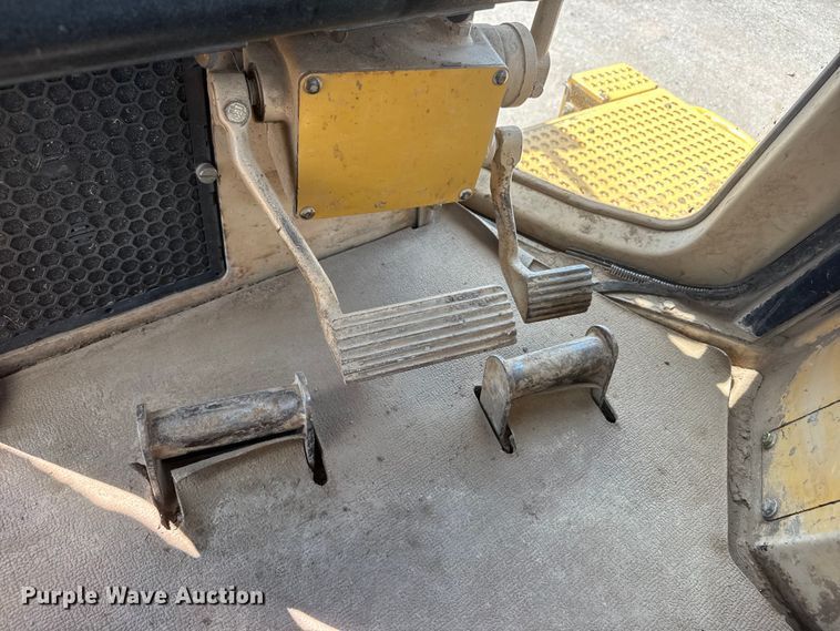 image for item NA9375 2000 Caterpillar D7R dozer