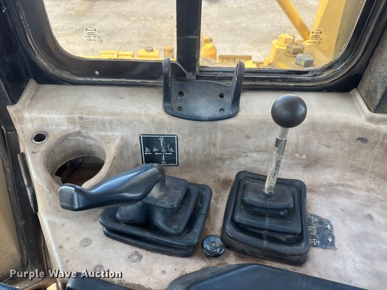 image for item NA9375 2000 Caterpillar D7R dozer