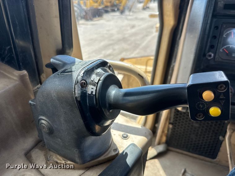 image for item NA9375 2000 Caterpillar D7R dozer