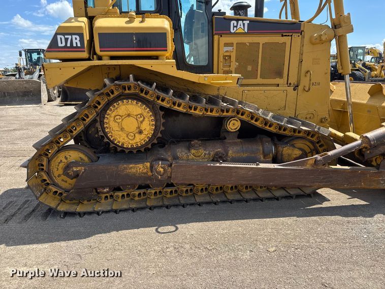 image for item NA9375 2000 Caterpillar D7R dozer
