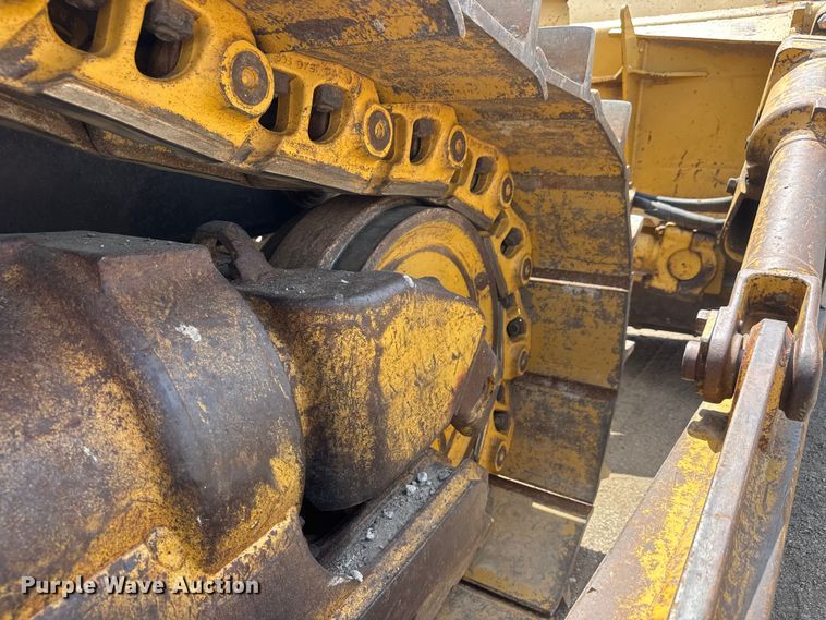 image for item NA9375 2000 Caterpillar D7R dozer