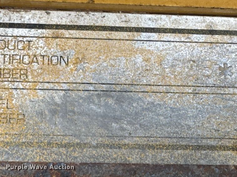 image for item NA9375 2000 Caterpillar D7R dozer