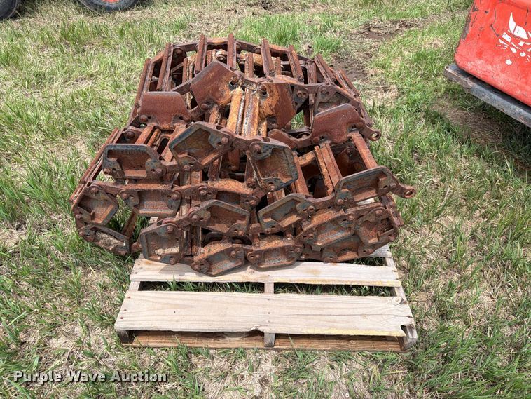 image for item NA9396 2017 Bobcat S740 skid steer loader