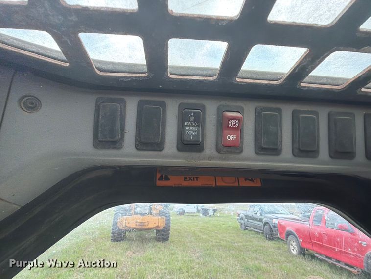 image for item NA9397 2007 Bobcat S250 skid steer loader
