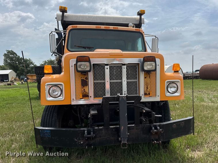 image for item NA9404 2002 International 2554 dump truck