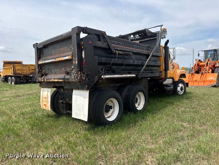 image for item NA9404 2002 International 2554 dump truck