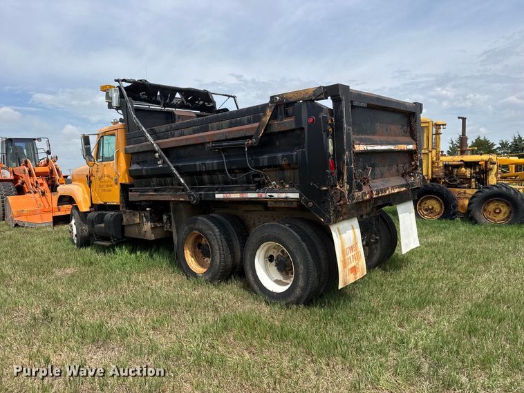image for item NA9404 2002 International 2554 dump truck