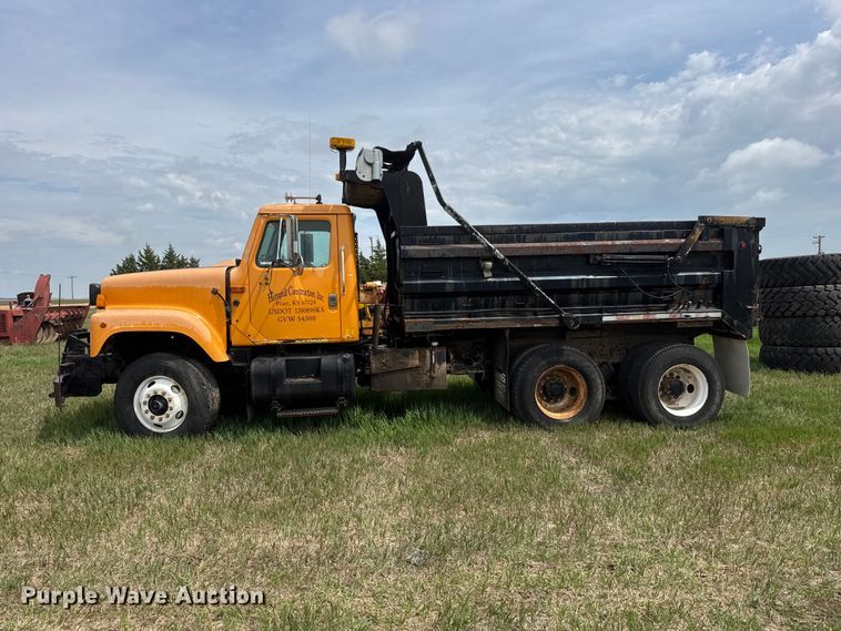 image for item NA9404 2002 International 2554 dump truck