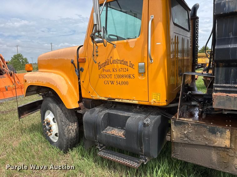 image for item NA9404 2002 International 2554 dump truck