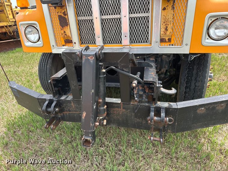 image for item NA9404 2002 International 2554 dump truck