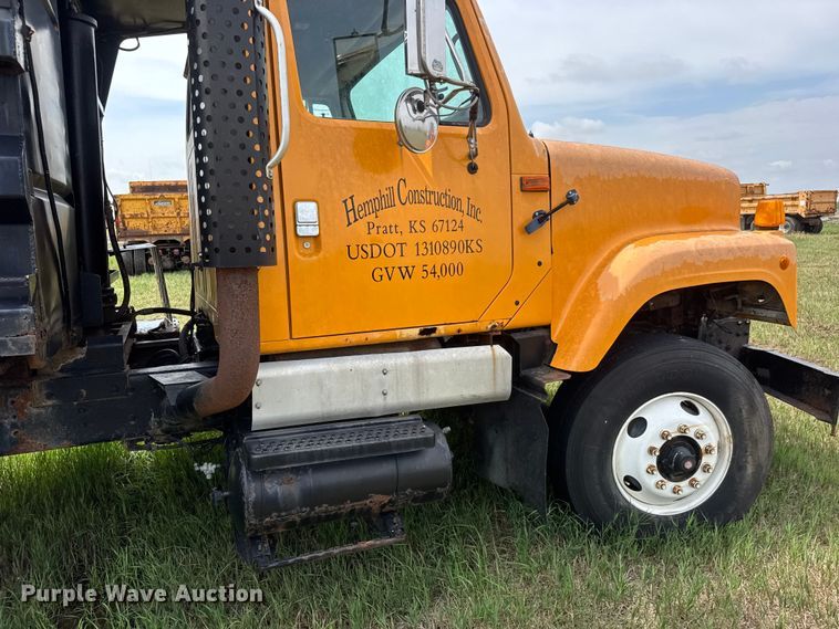 image for item NA9404 2002 International 2554 dump truck