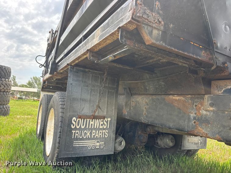 image for item NA9404 2002 International 2554 dump truck