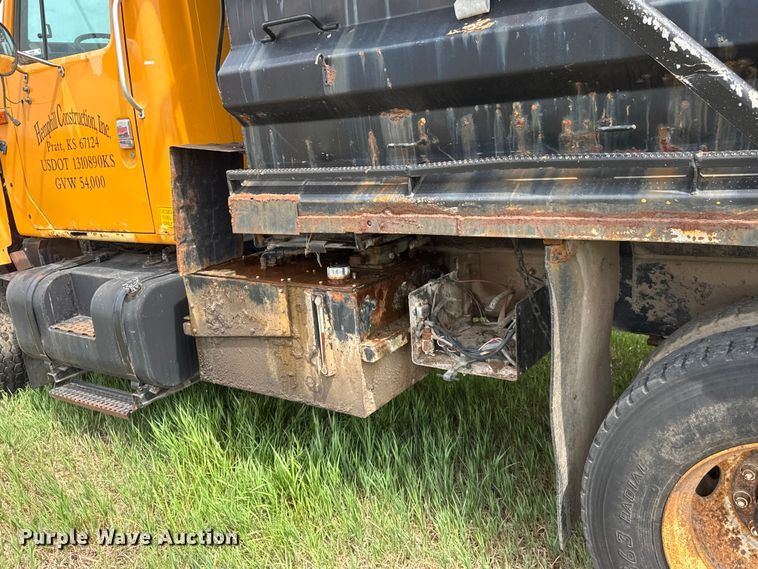 image for item NA9404 2002 International 2554 dump truck