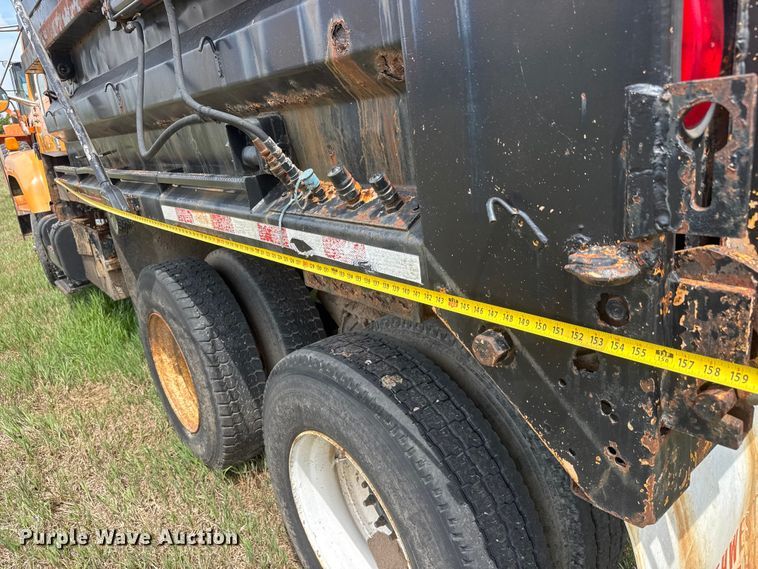 image for item NA9404 2002 International 2554 dump truck