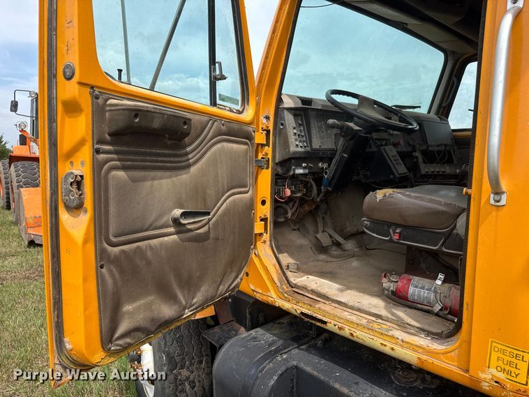 image for item NA9404 2002 International 2554 dump truck
